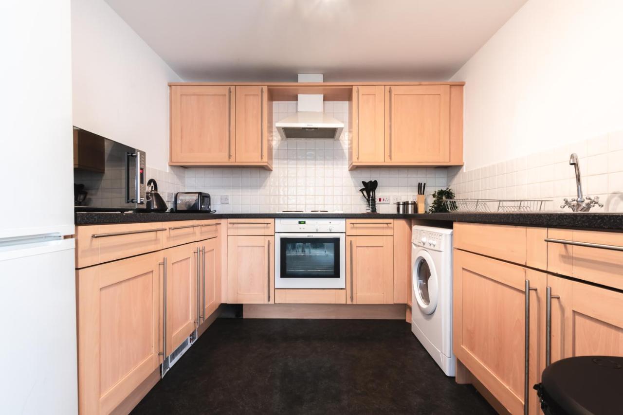 Best Price! Large Spacious 2 Bed Apartment - King Size Or Single Beds, Sofabeds, Smart Tvs, Free Parking سوثامبتون المظهر الخارجي الصورة