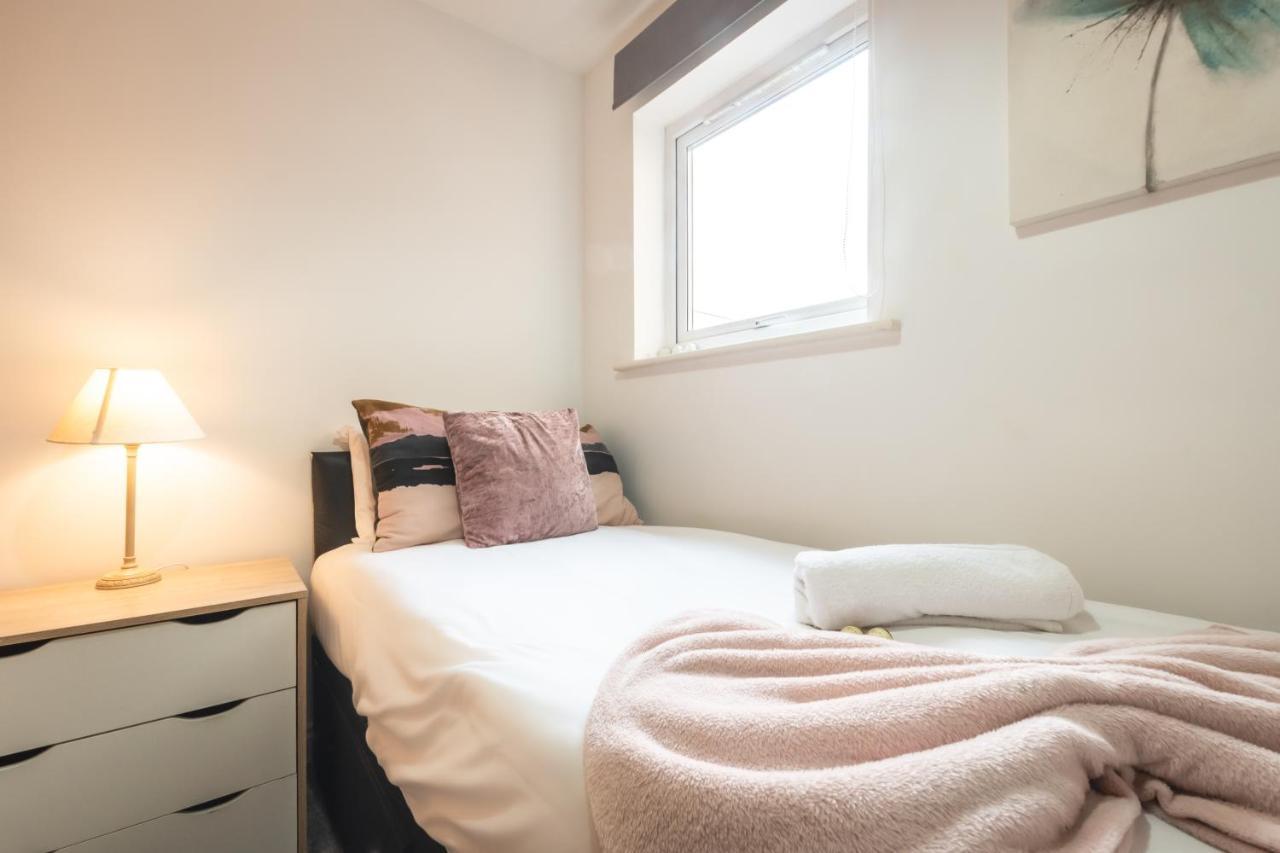 Best Price! Large Spacious 2 Bed Apartment - King Size Or Single Beds, Sofabeds, Smart Tvs, Free Parking سوثامبتون المظهر الخارجي الصورة